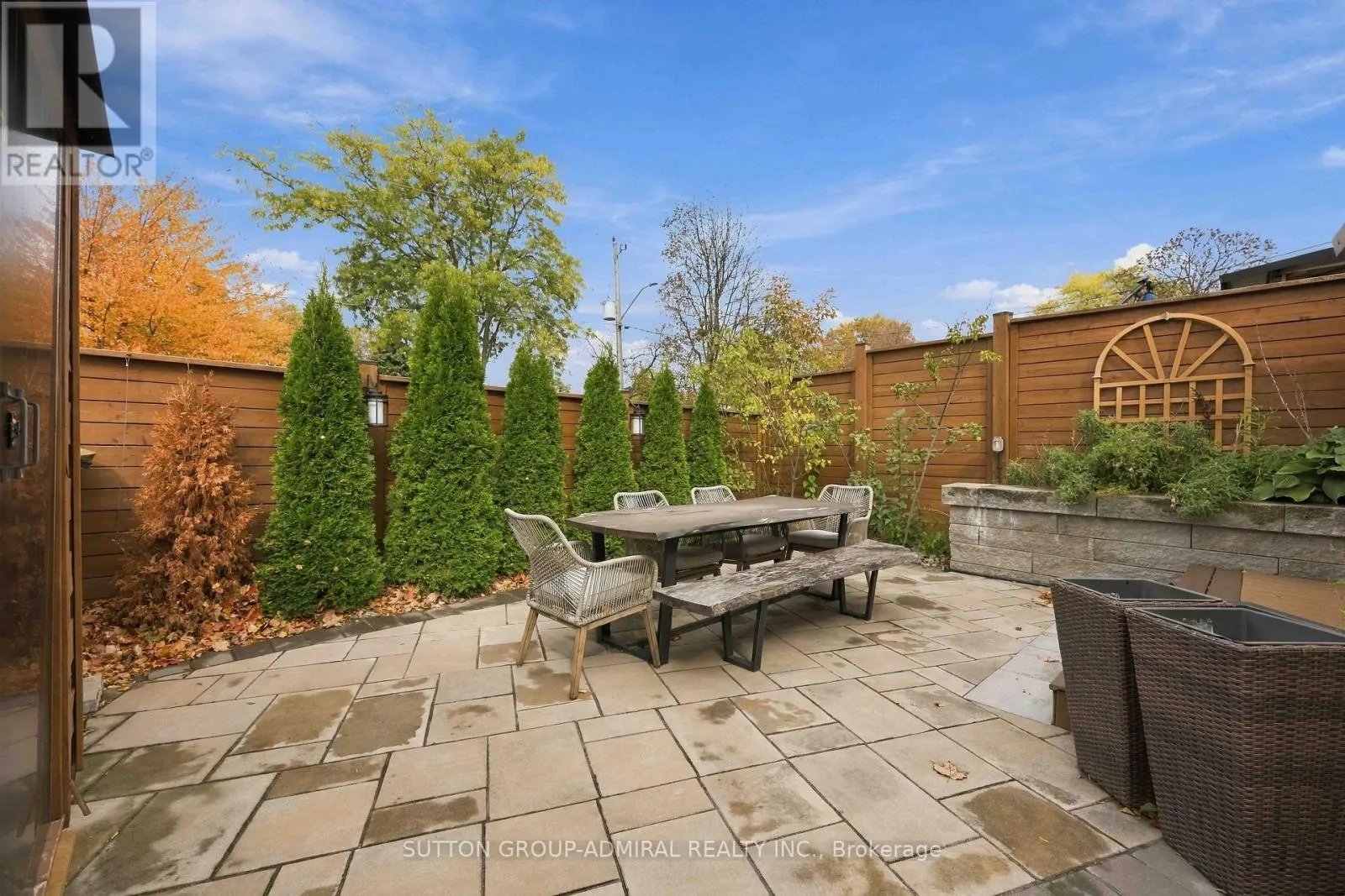 11 SUMMERGLADE DRIVE