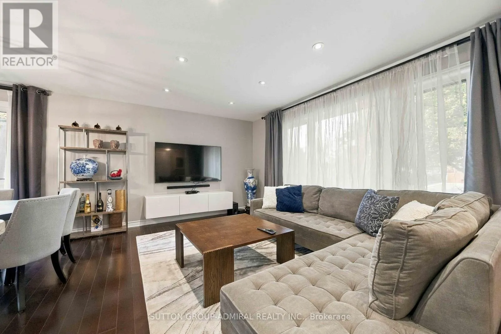 11 SUMMERGLADE DRIVE