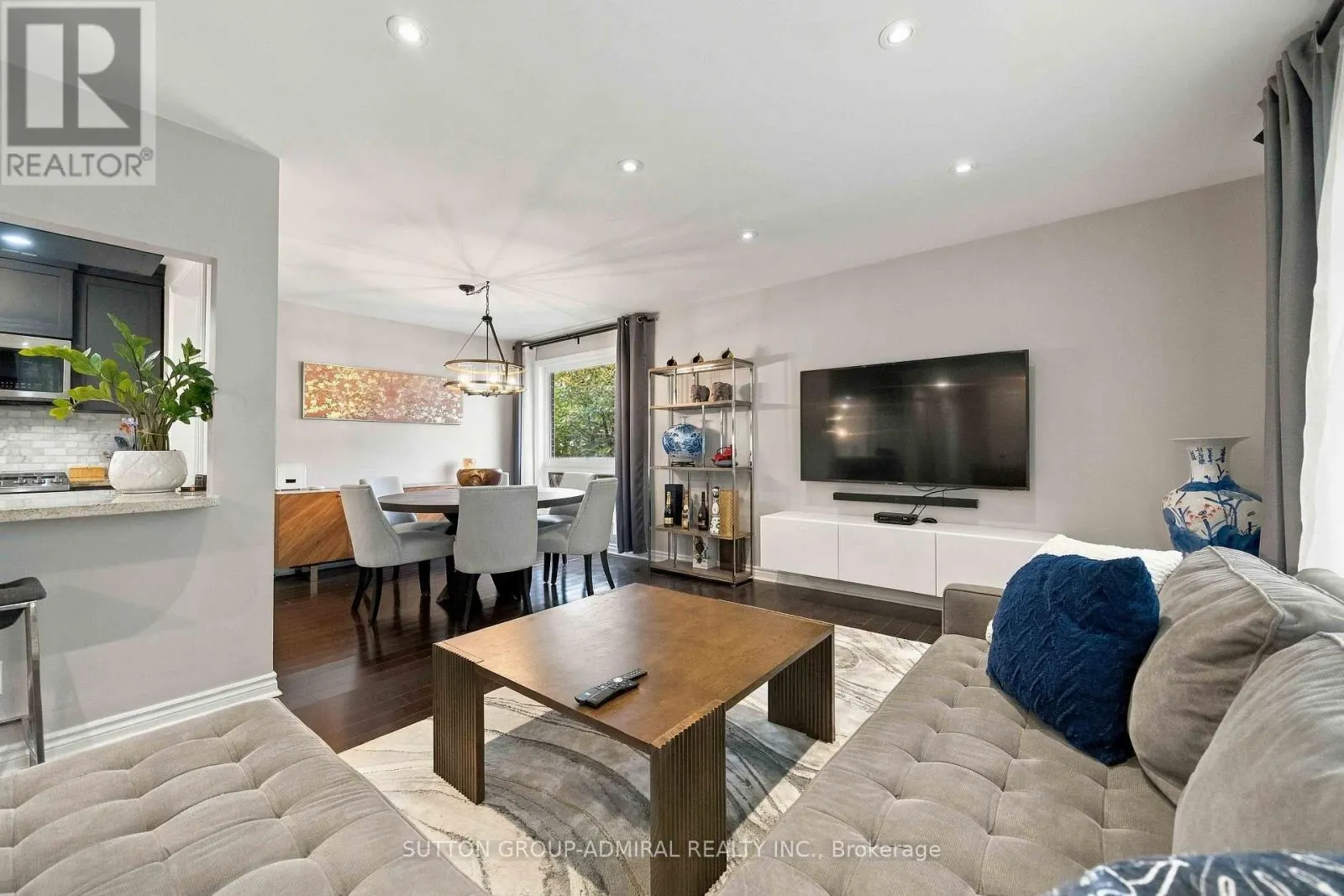 11 SUMMERGLADE DRIVE