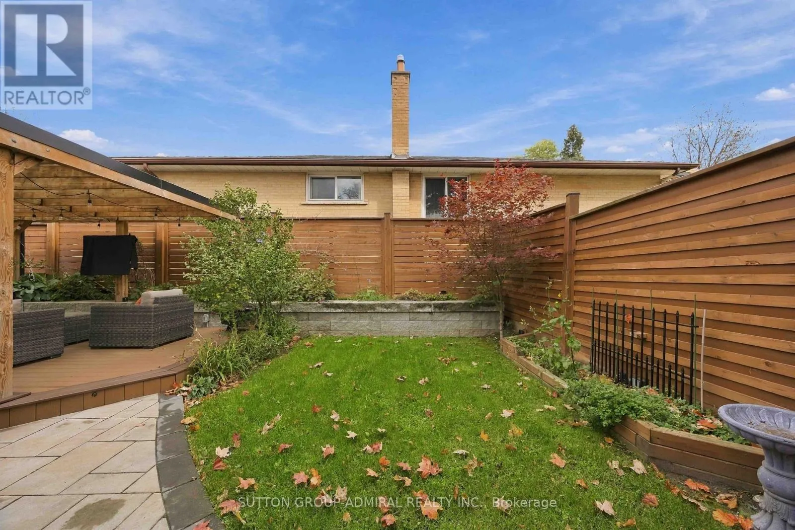 11 SUMMERGLADE DRIVE