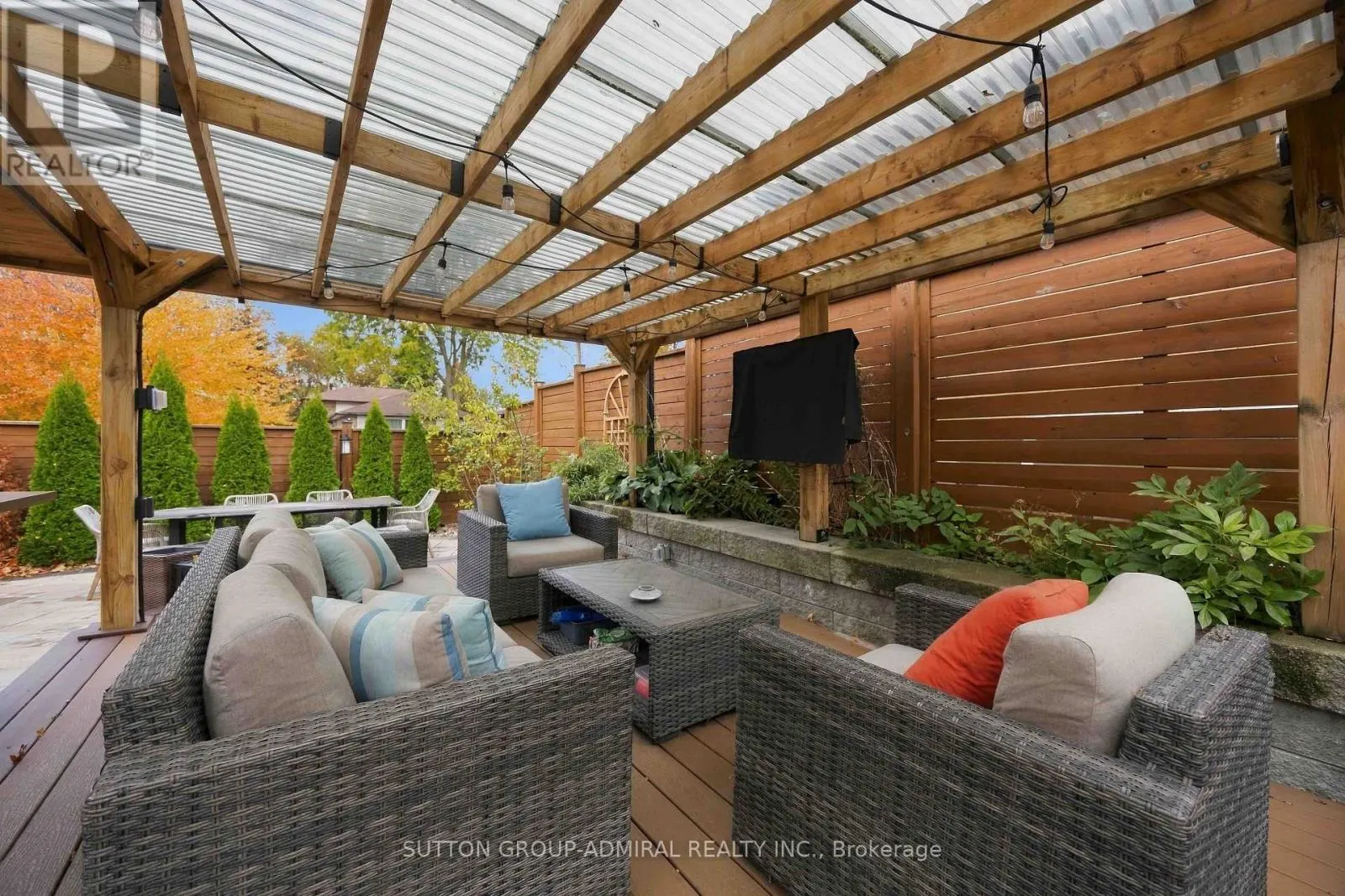 11 SUMMERGLADE DRIVE