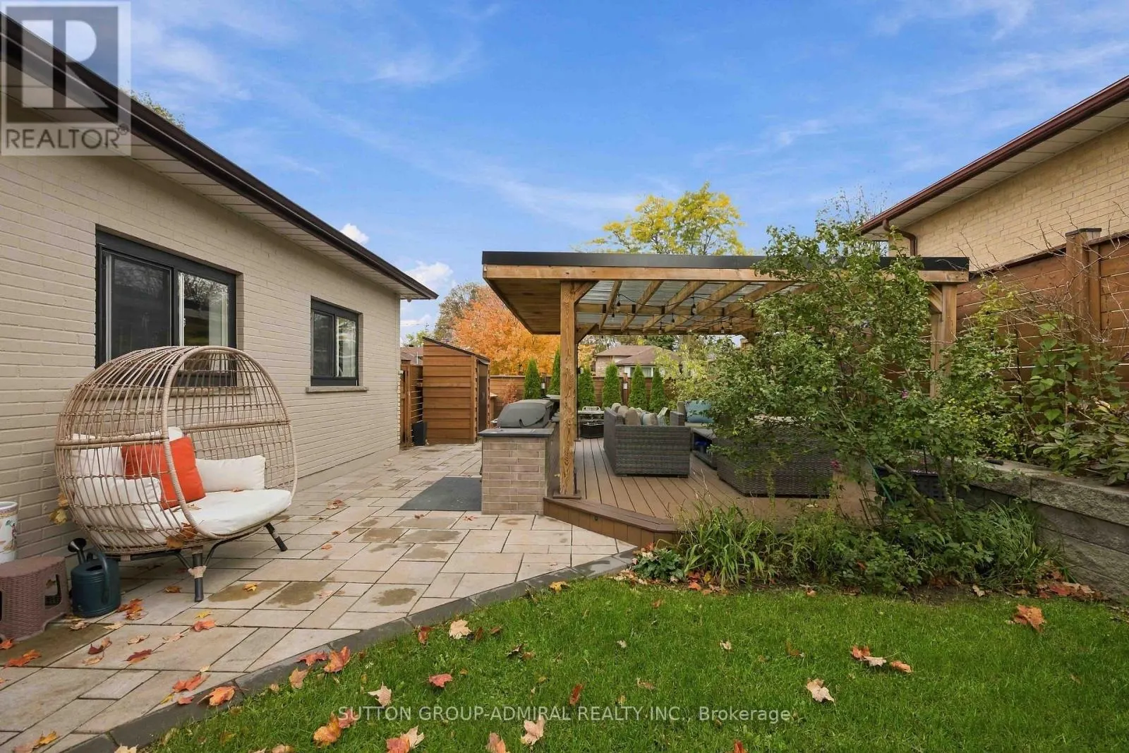 11 SUMMERGLADE DRIVE