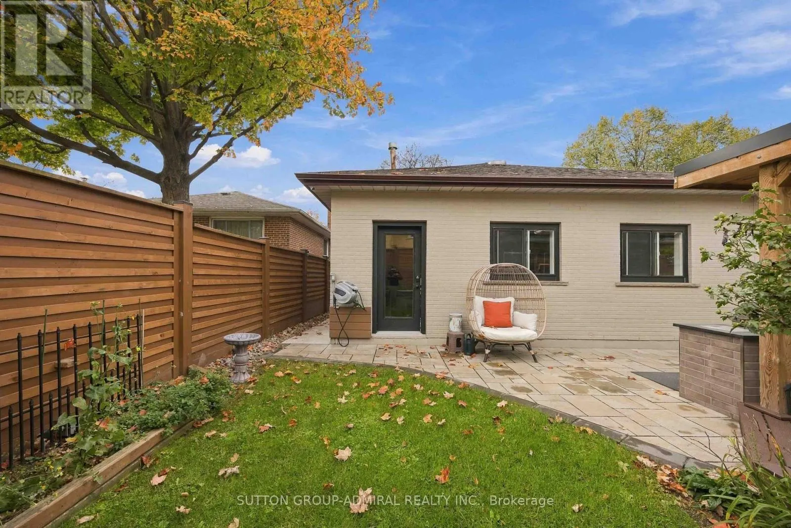11 SUMMERGLADE DRIVE