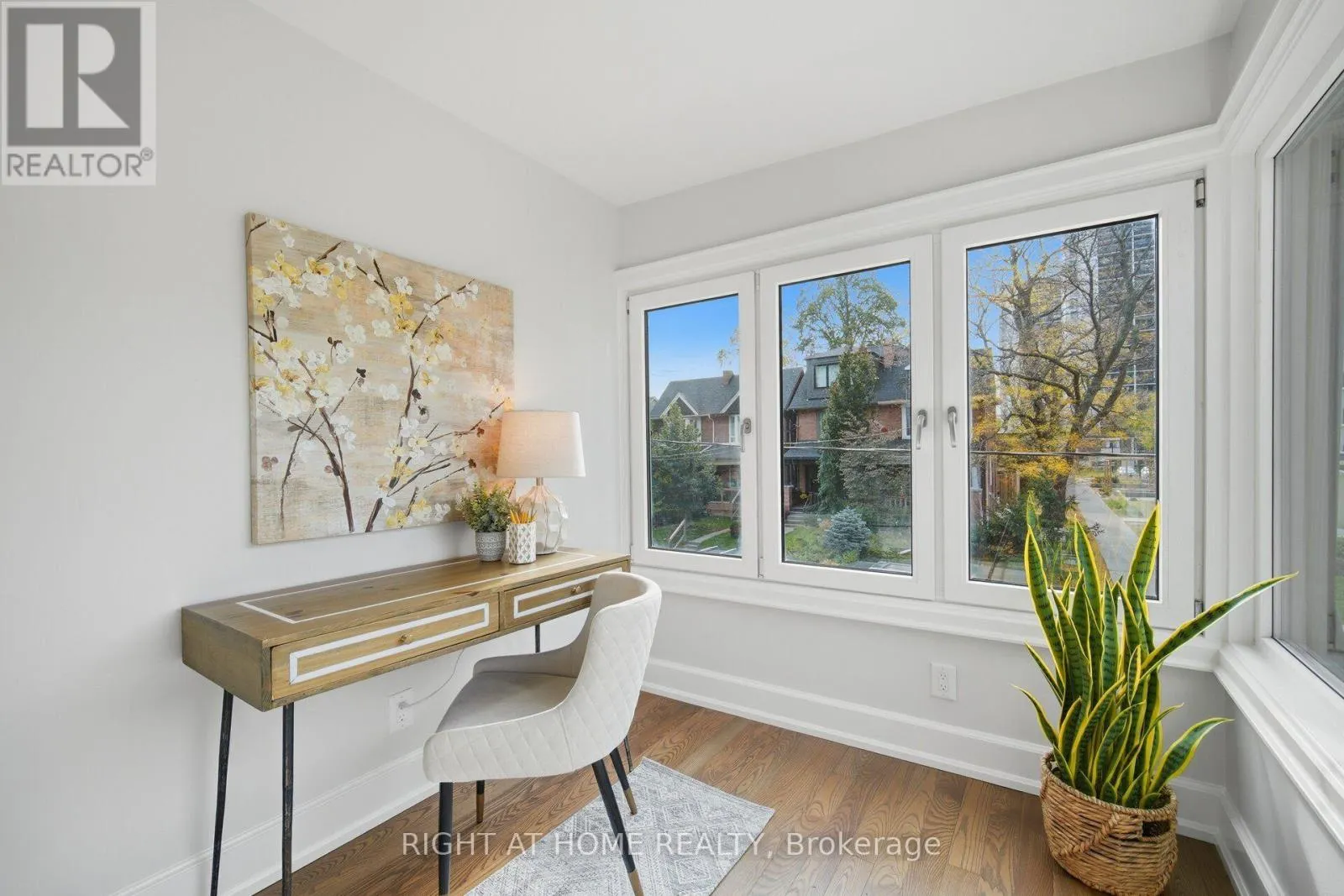 32 EASTMOUNT AVENUE