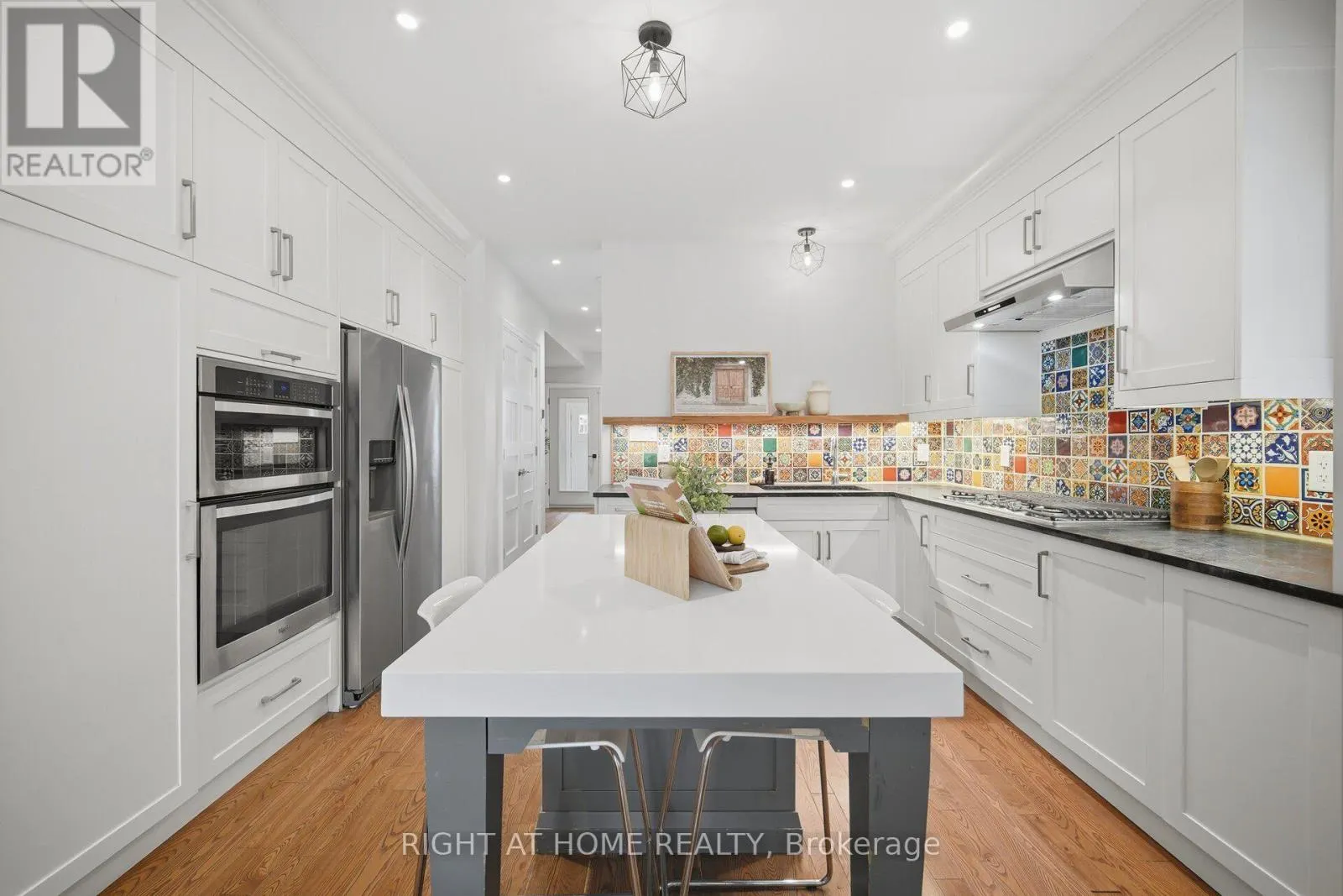 32 EASTMOUNT AVENUE