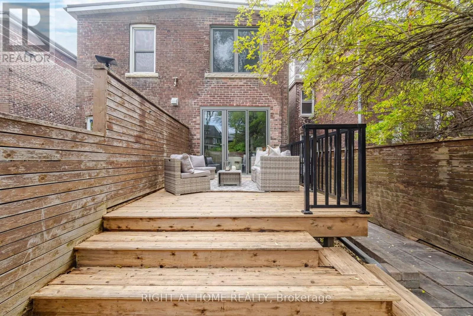 32 EASTMOUNT AVENUE