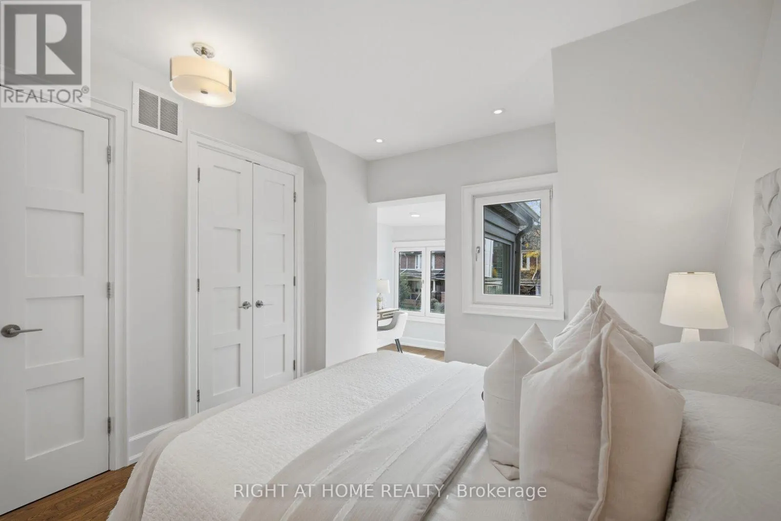 32 EASTMOUNT AVENUE