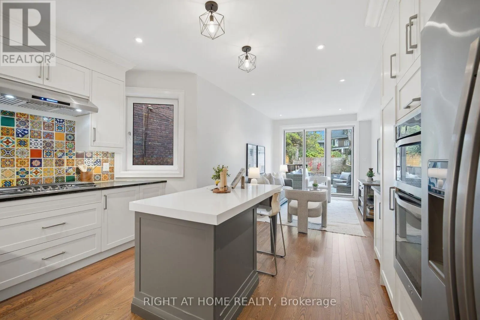 32 EASTMOUNT AVENUE