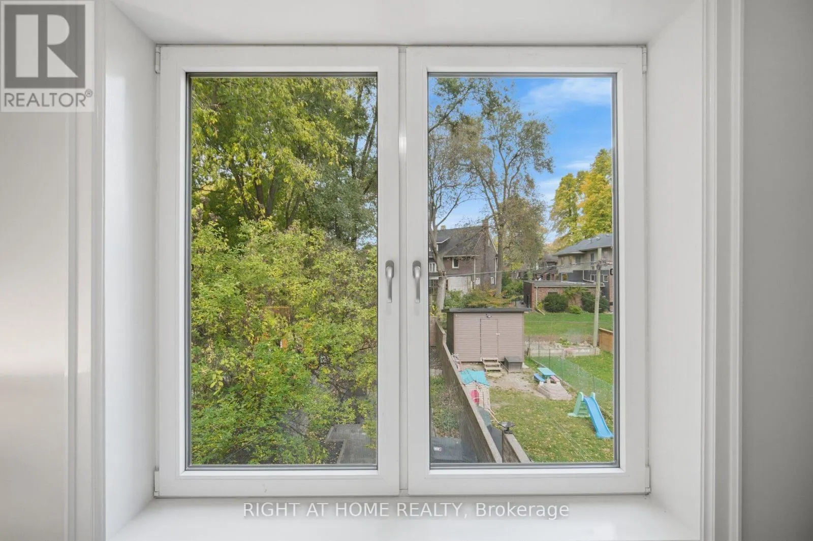 32 EASTMOUNT AVENUE