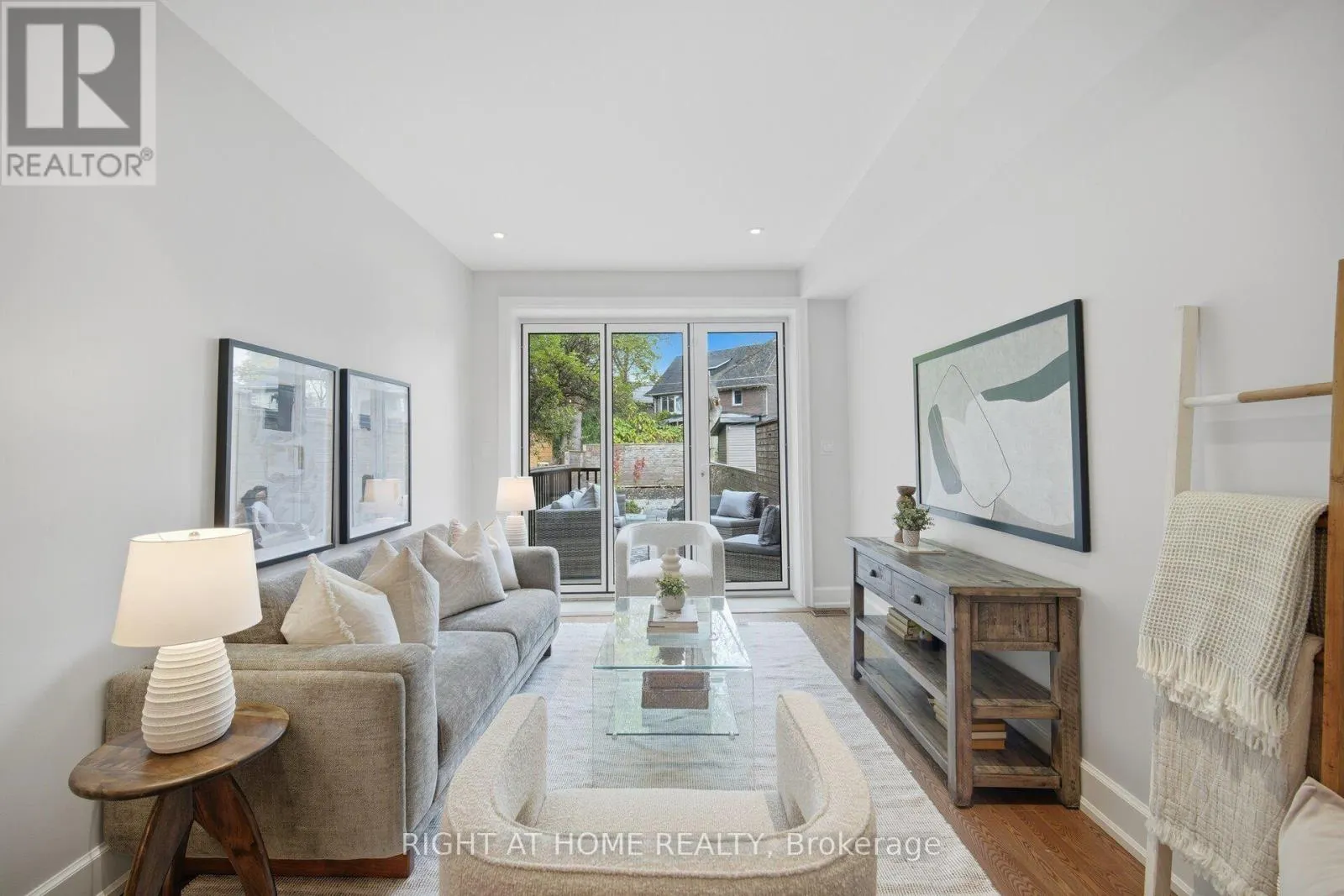 32 EASTMOUNT AVENUE