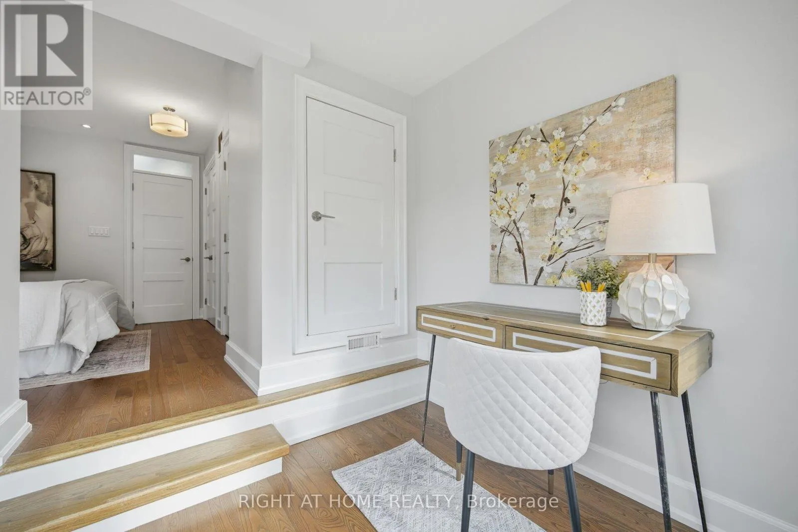 32 EASTMOUNT AVENUE