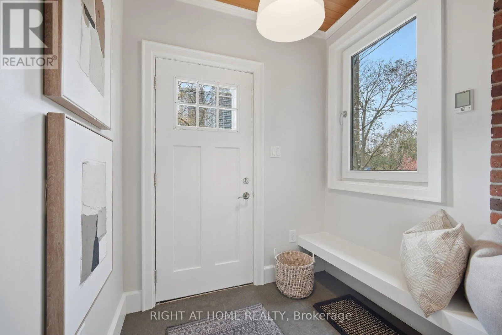 32 EASTMOUNT AVENUE