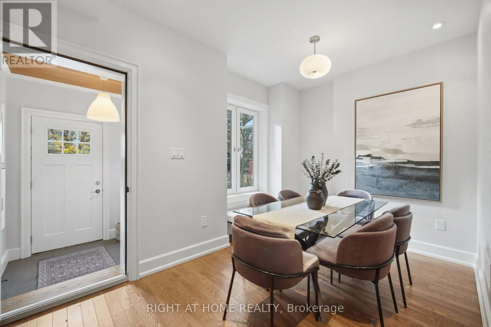 32 EASTMOUNT AVENUE