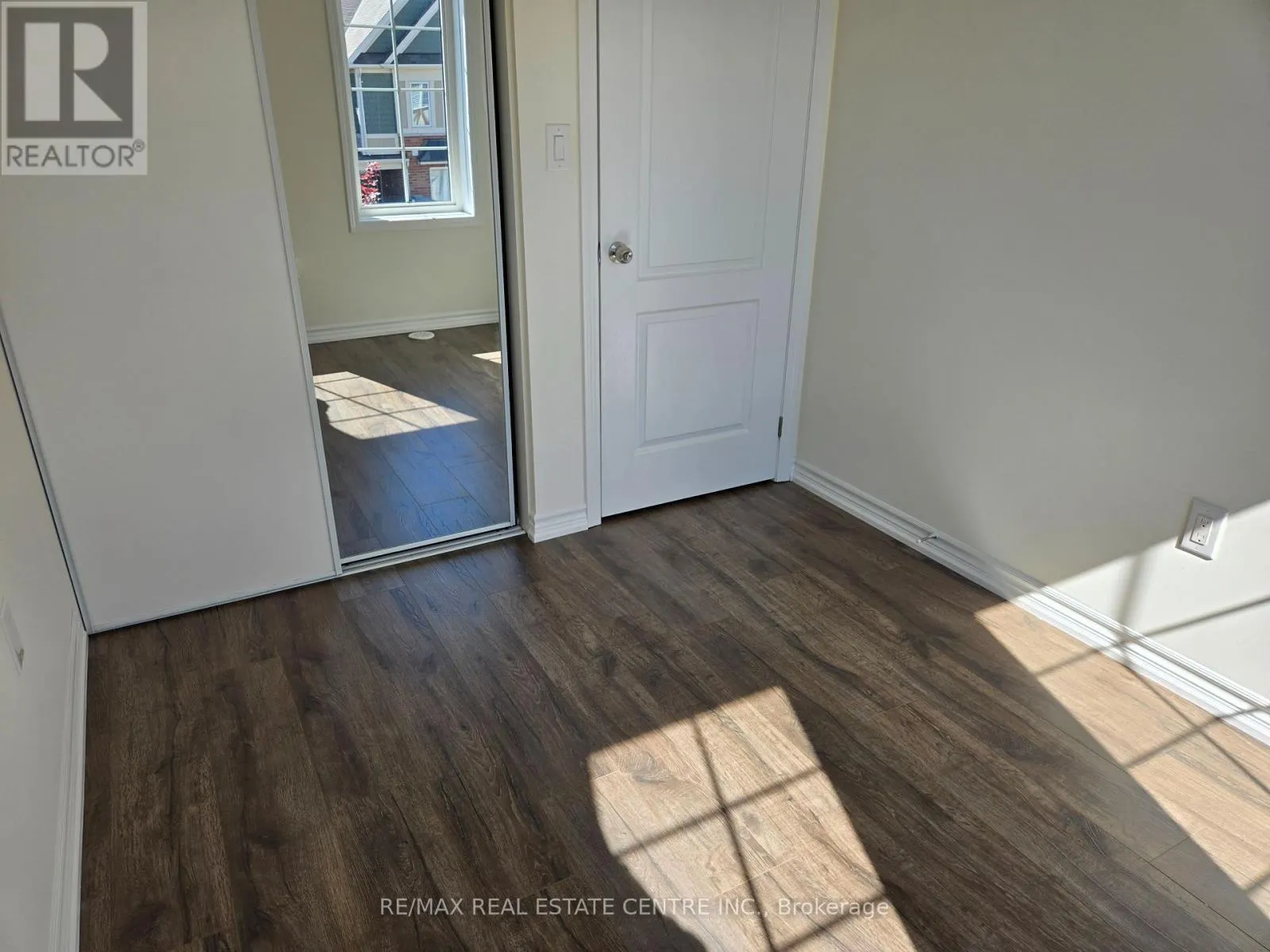 1084 SILK STREET