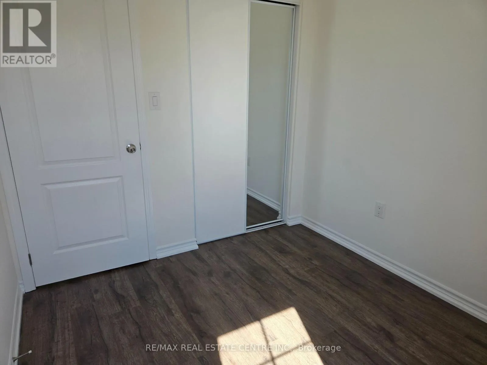 1084 SILK STREET