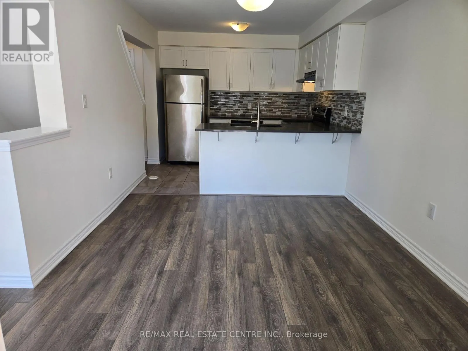 1084 SILK STREET
