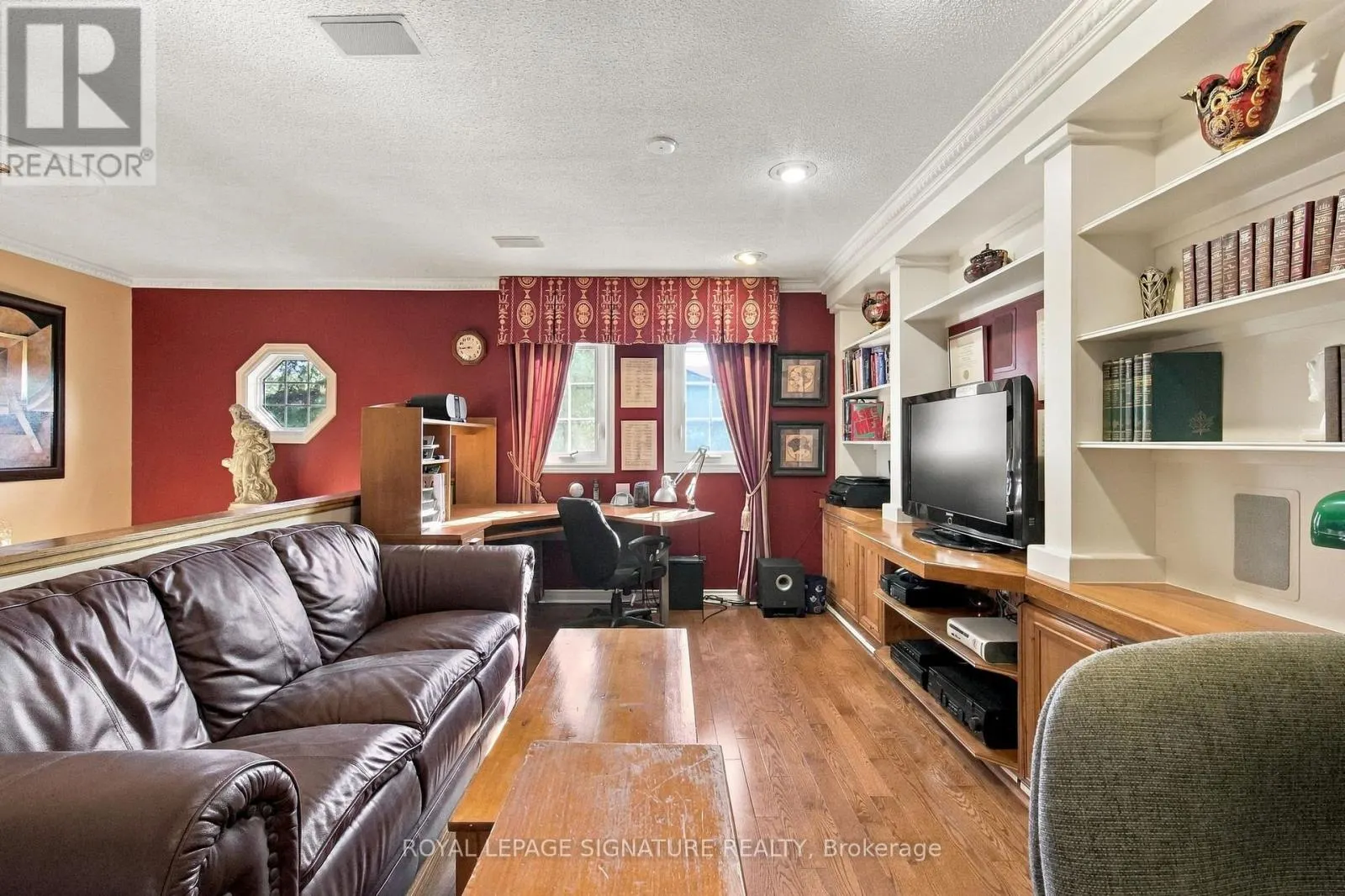 1604 VALLEY RIDGE CRESCENT