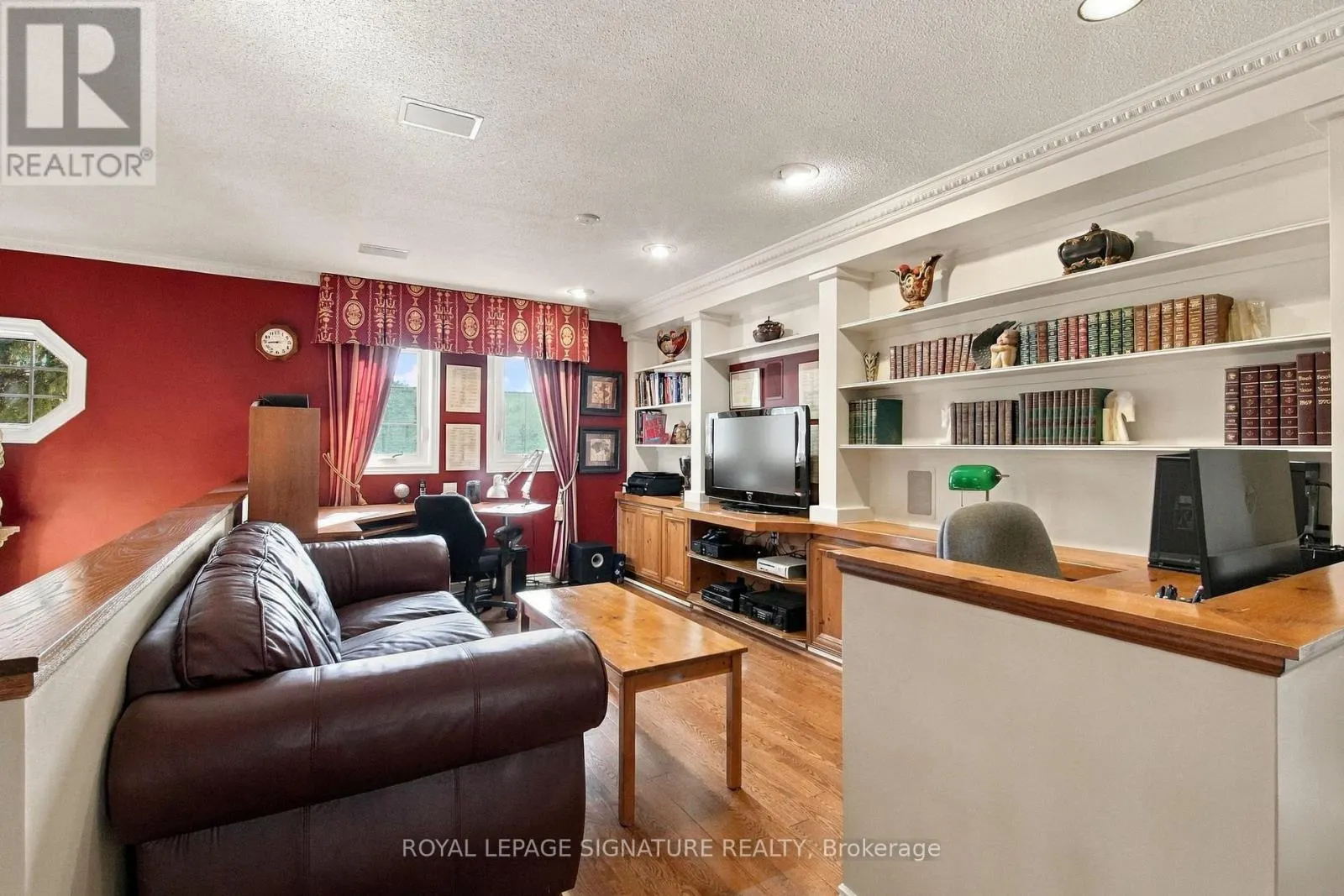 1604 VALLEY RIDGE CRESCENT