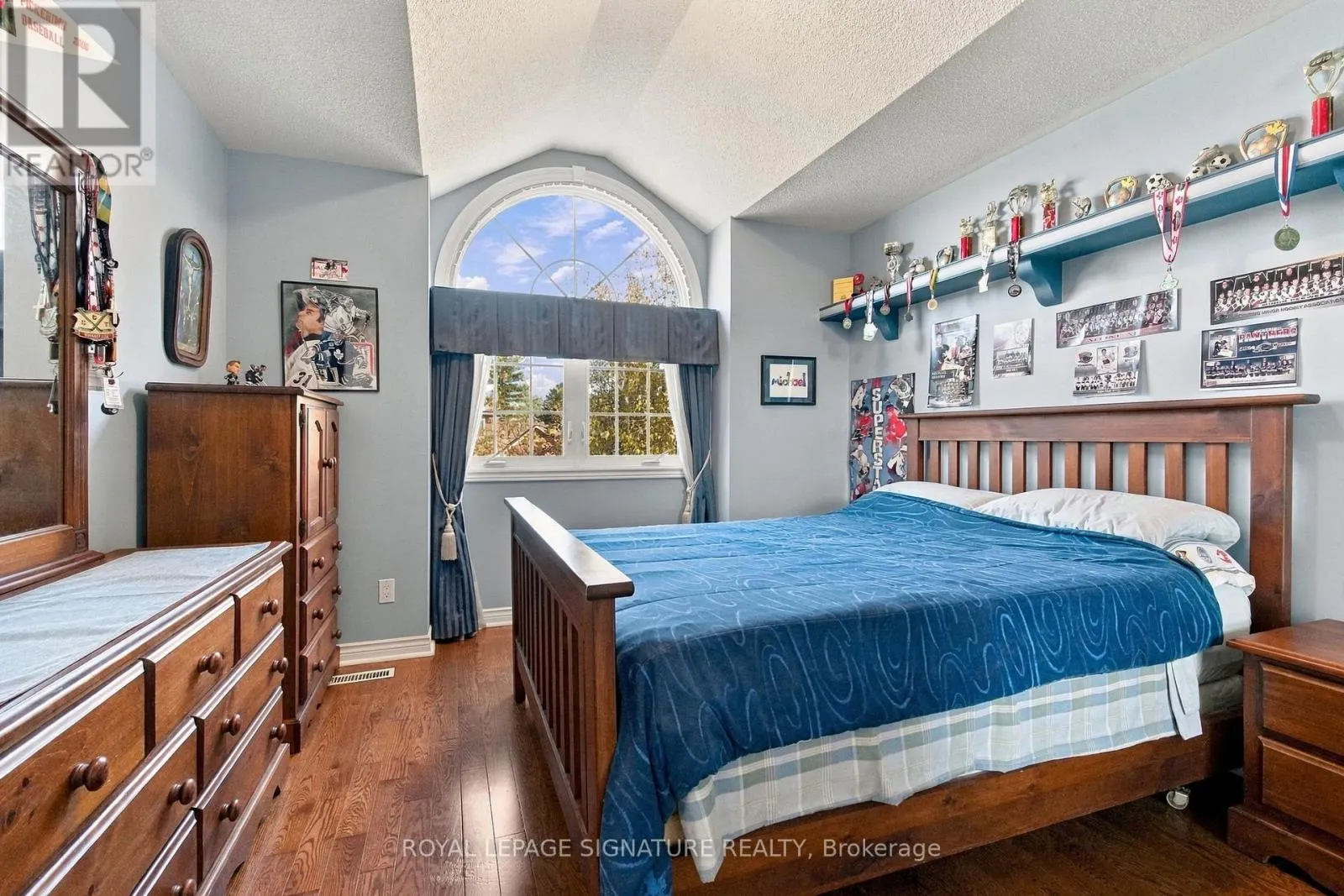 1604 VALLEY RIDGE CRESCENT