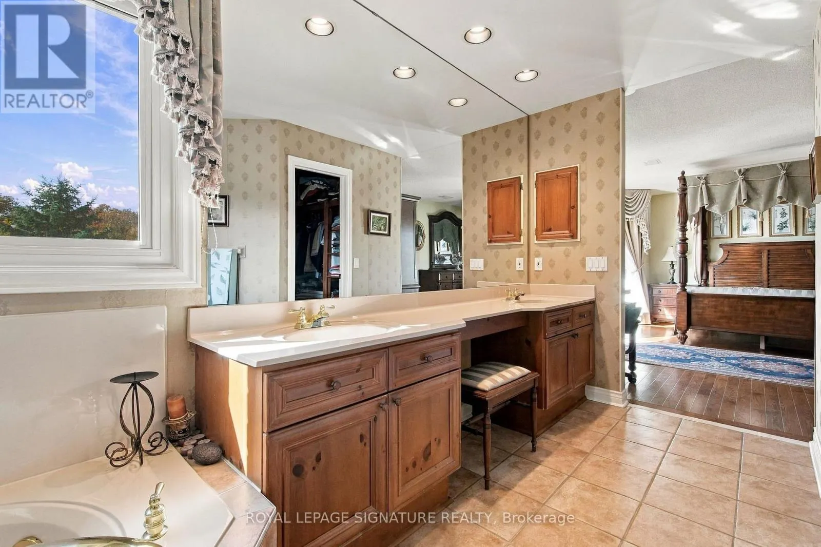 1604 VALLEY RIDGE CRESCENT
