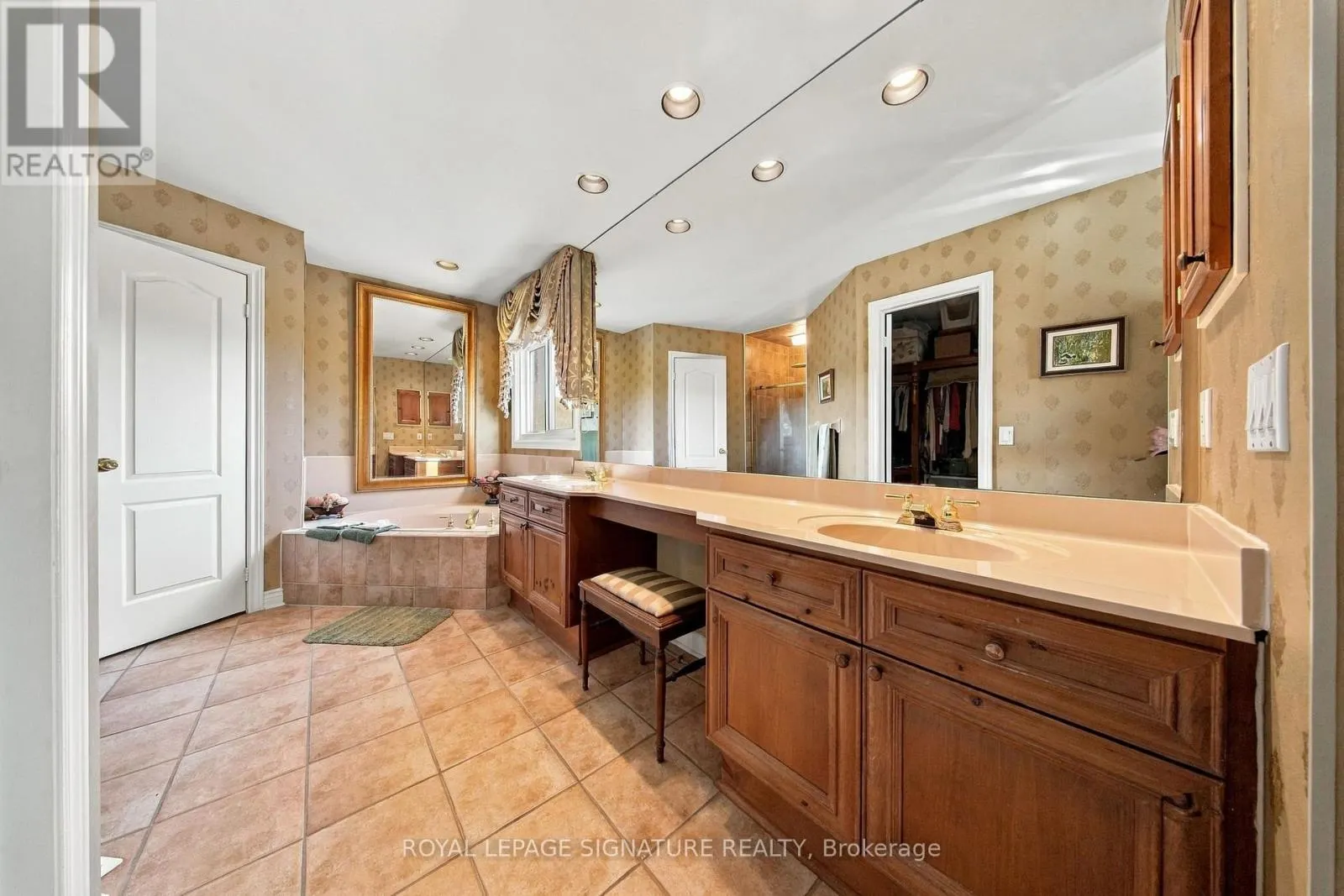 1604 VALLEY RIDGE CRESCENT