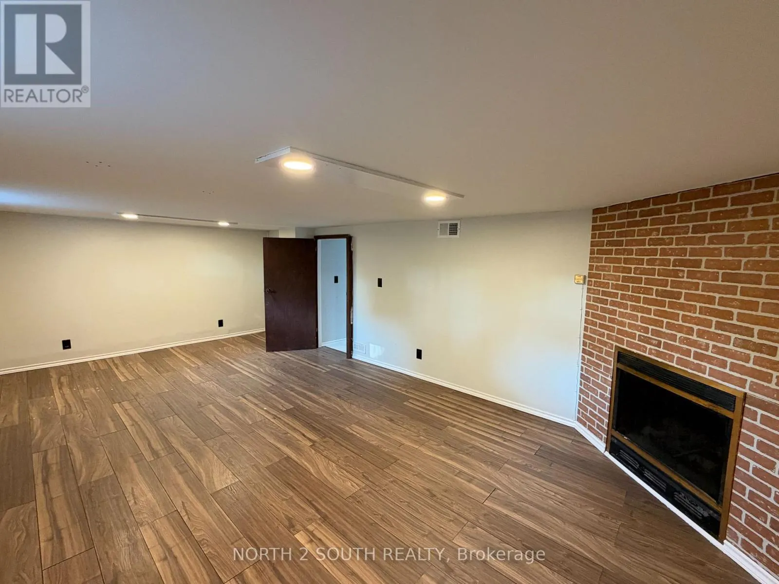 LOWER - 998 WARDEN AVENUE