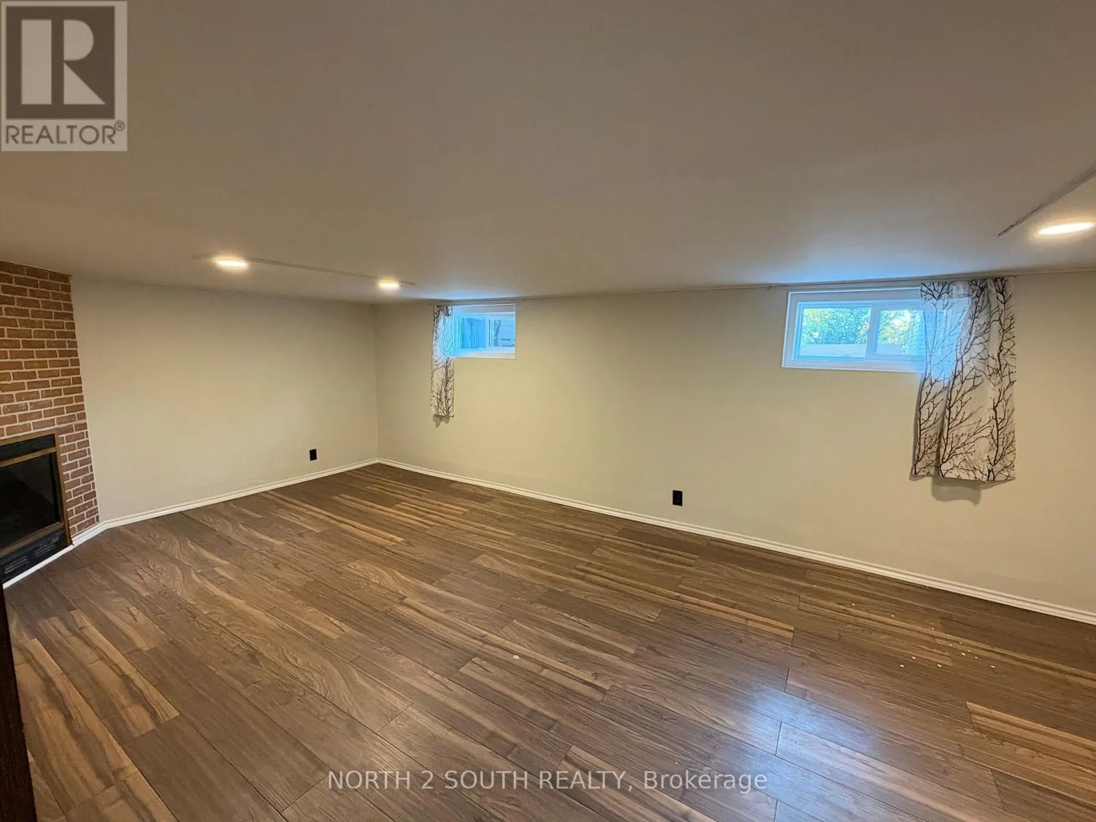 LOWER - 998 WARDEN AVENUE