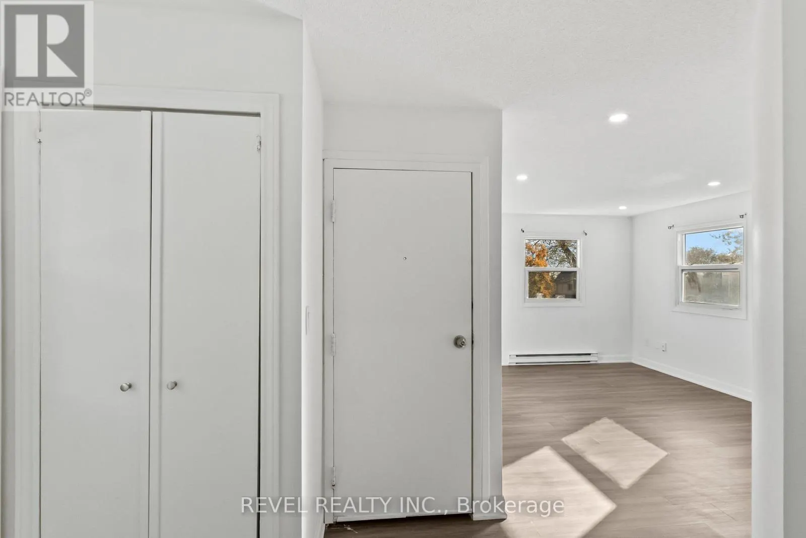 UNIT 2 - 1100 SIMCOE STREET S