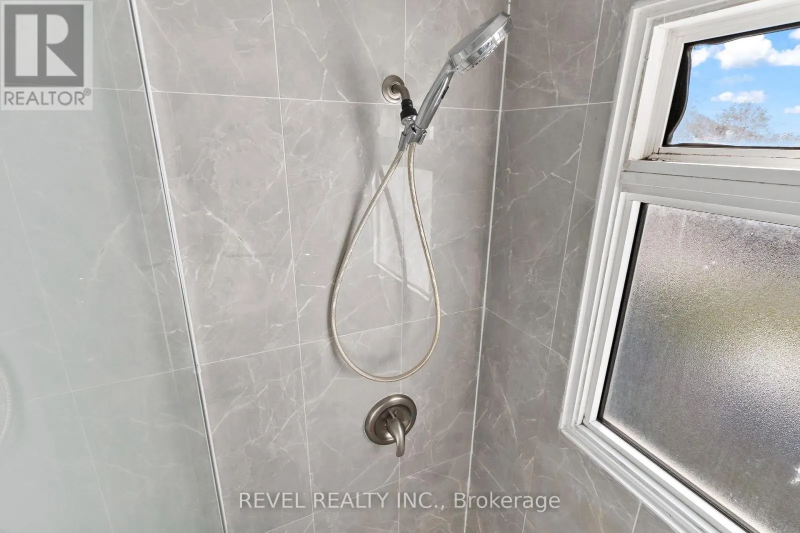 UNIT 2 - 1100 SIMCOE STREET S