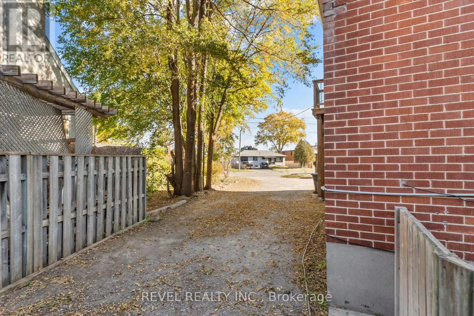 UNIT 2 - 1100 SIMCOE STREET S