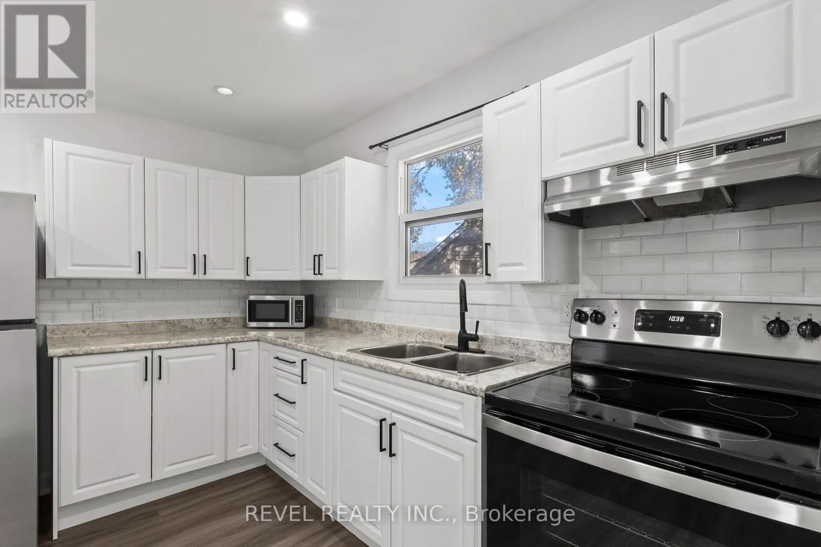 UNIT 2 - 1100 SIMCOE STREET S