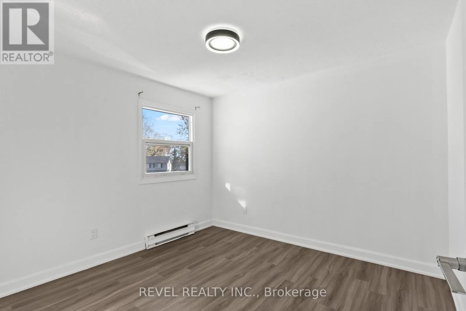 UNIT 2 - 1100 SIMCOE STREET S