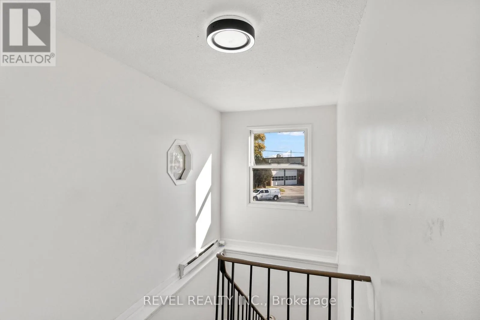 UNIT 2 - 1100 SIMCOE STREET S