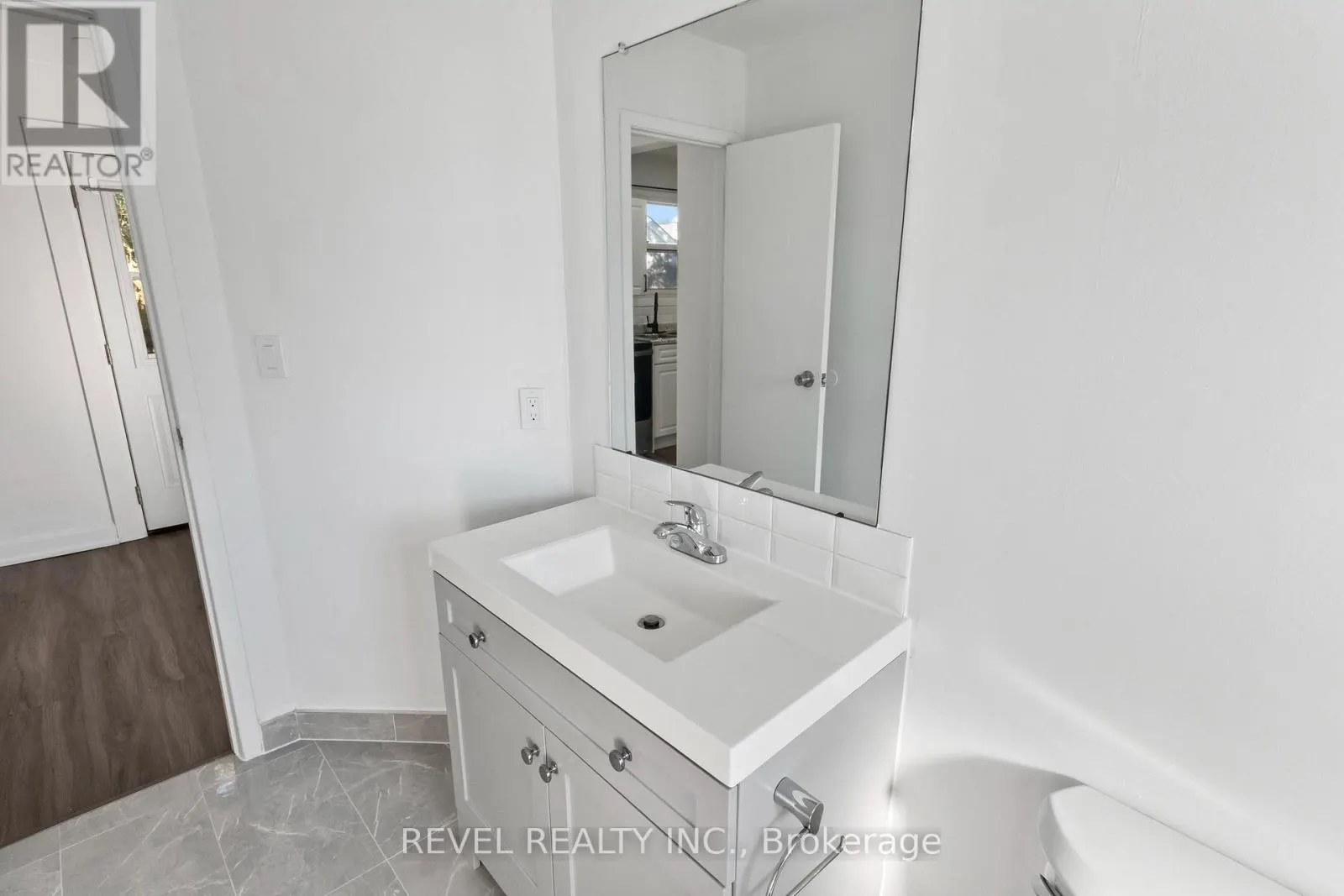UNIT 2 - 1100 SIMCOE STREET S
