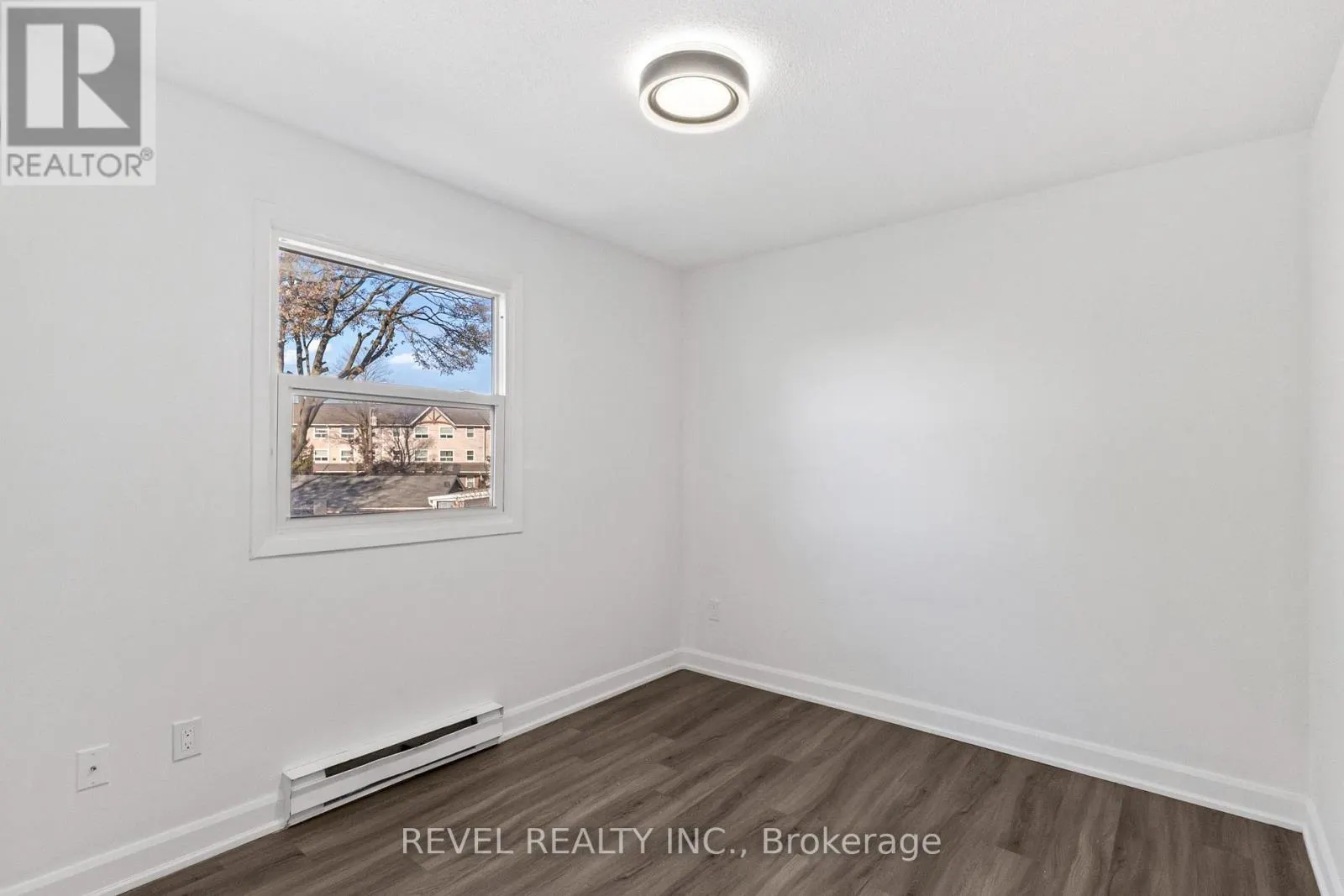 UNIT 2 - 1100 SIMCOE STREET S