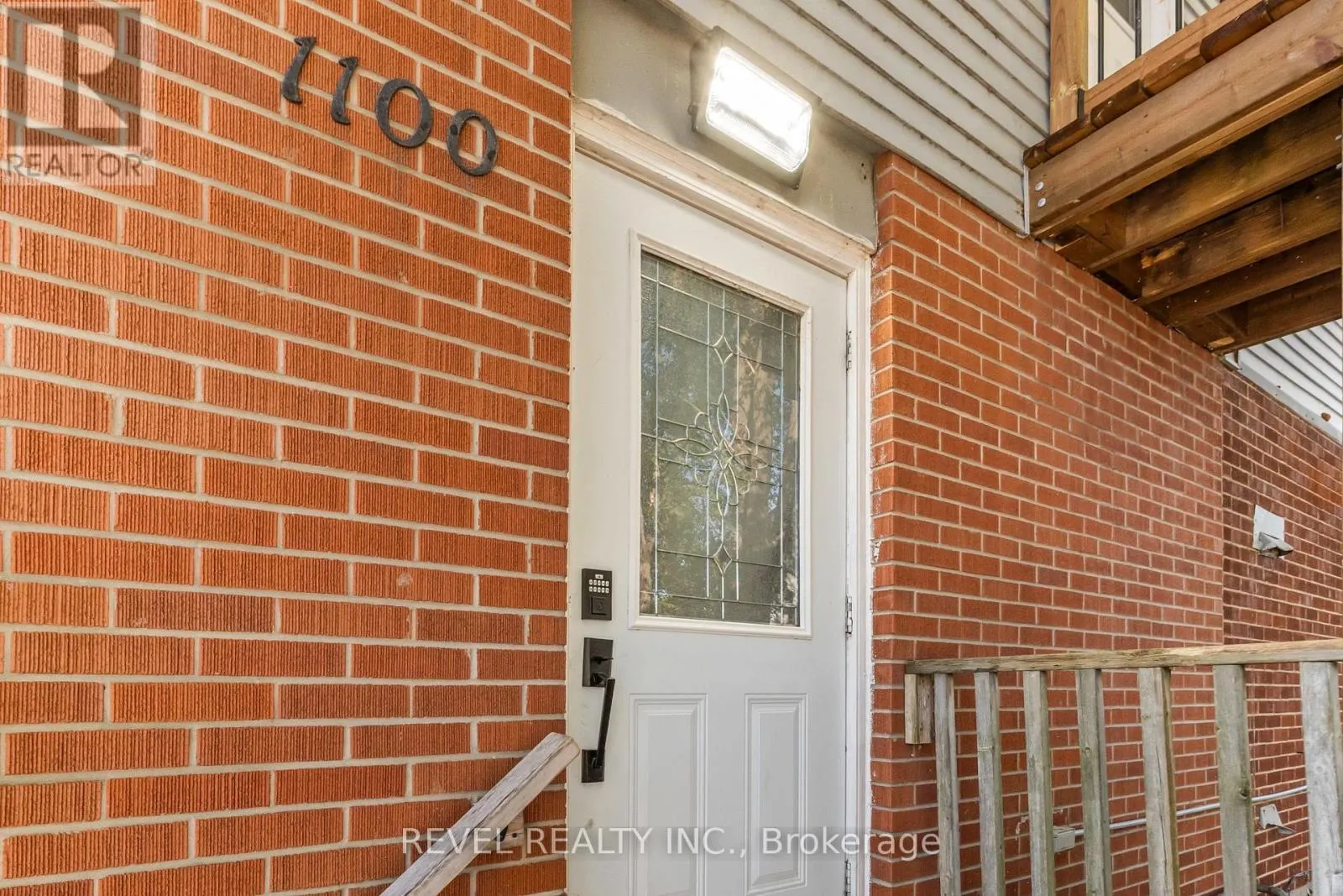 UNIT 2 - 1100 SIMCOE STREET S