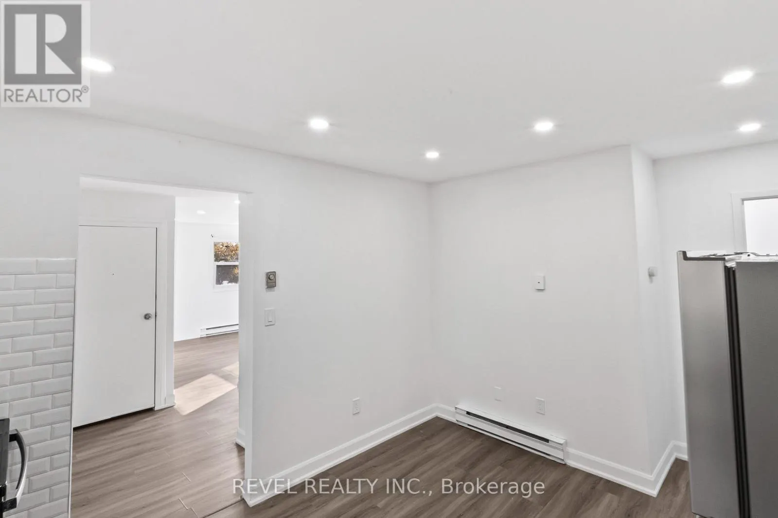 UNIT 2 - 1100 SIMCOE STREET S