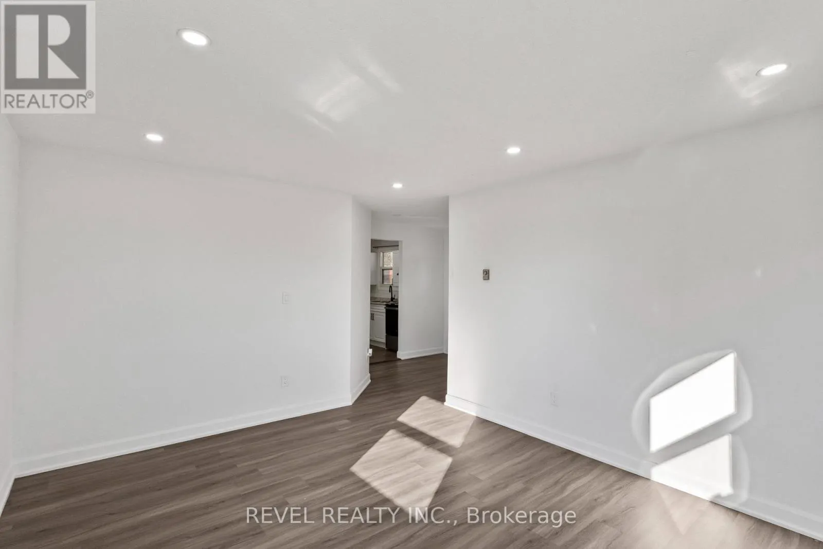 UNIT 2 - 1100 SIMCOE STREET S