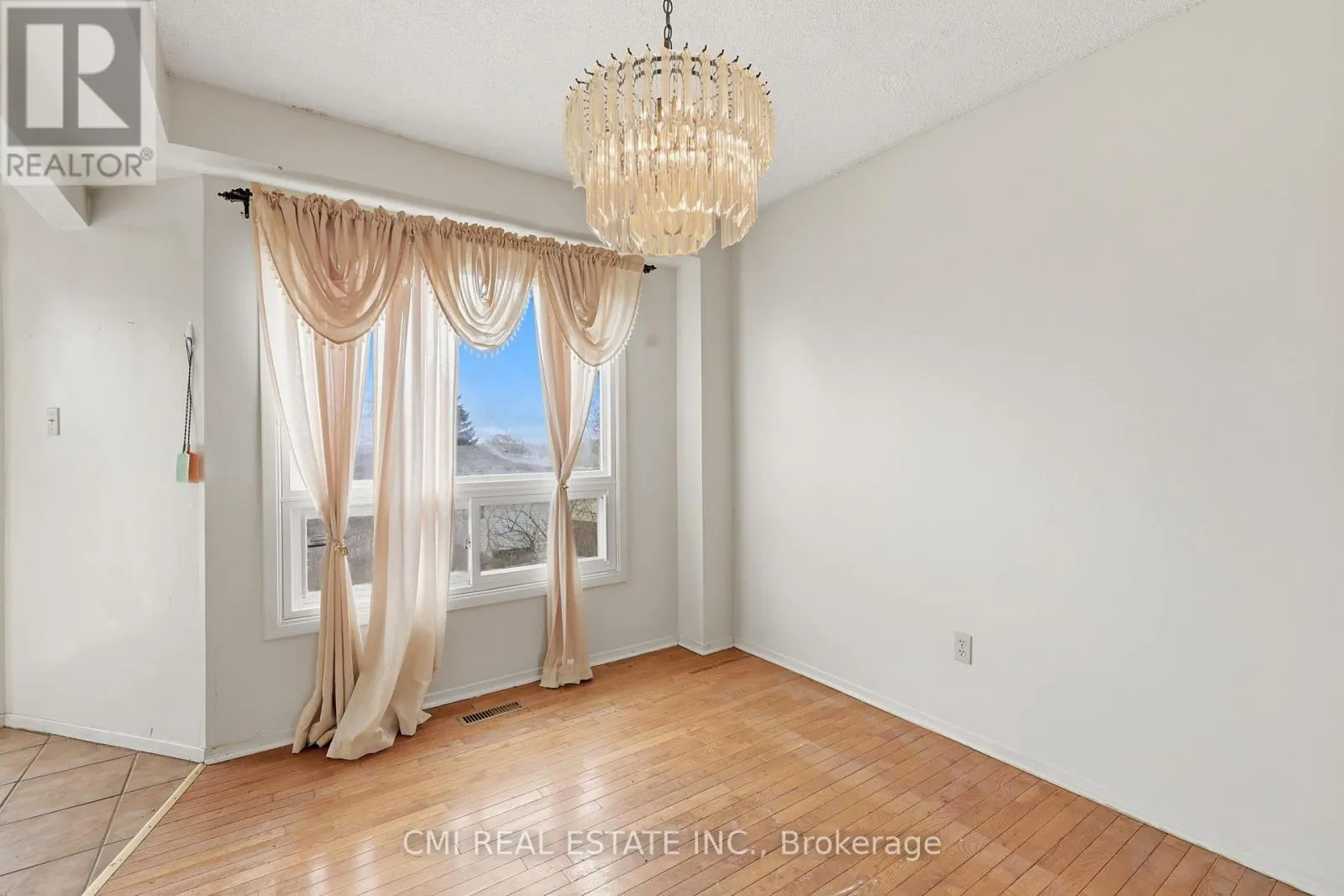 2275 CHAPMAN COURT