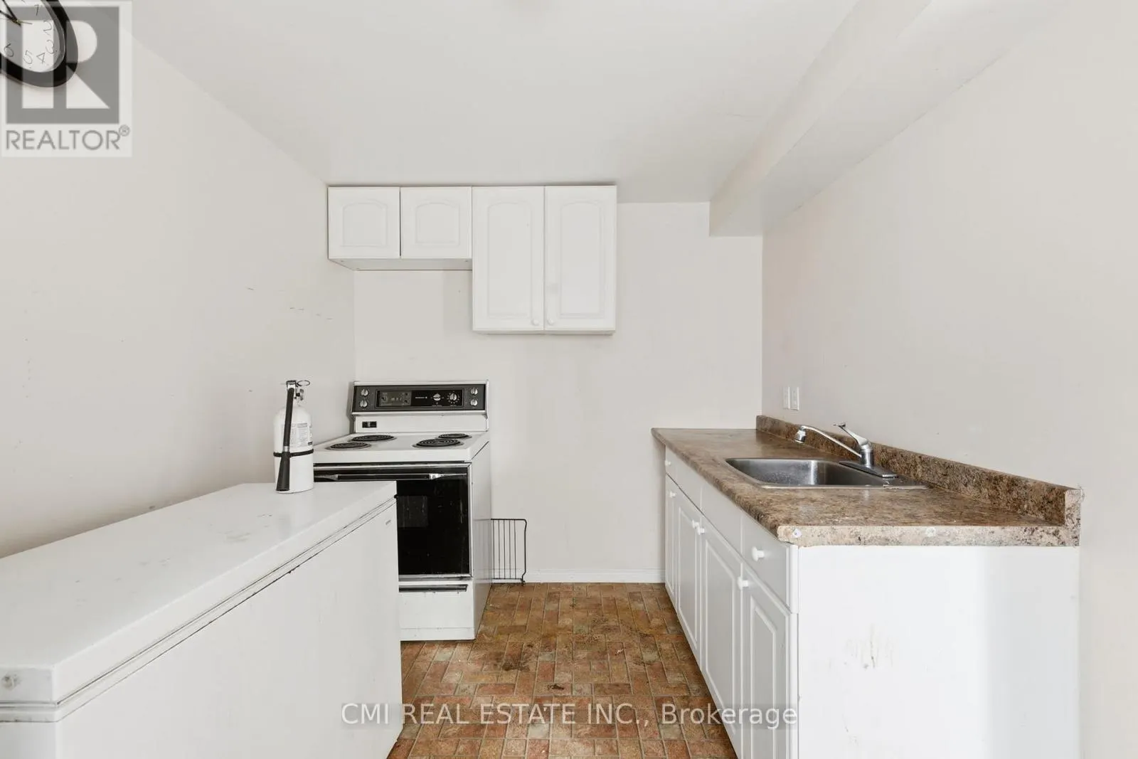 2275 CHAPMAN COURT