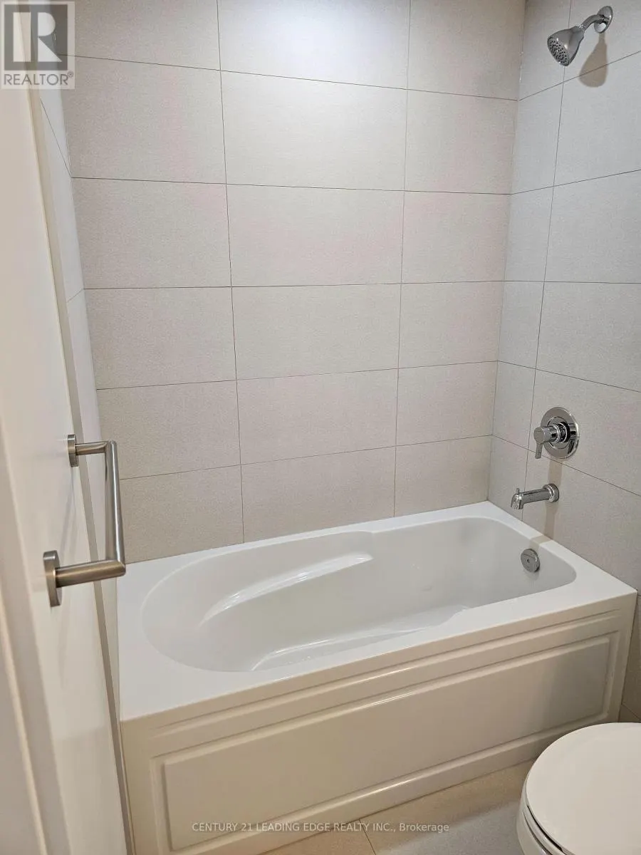 1125 - 2545 SIMCOE STREET N