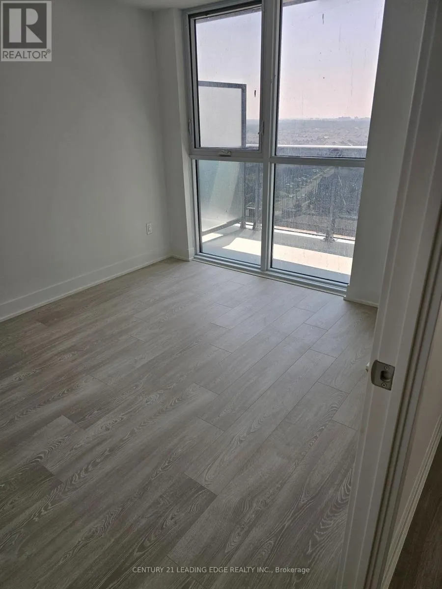 1125 - 2545 SIMCOE STREET N