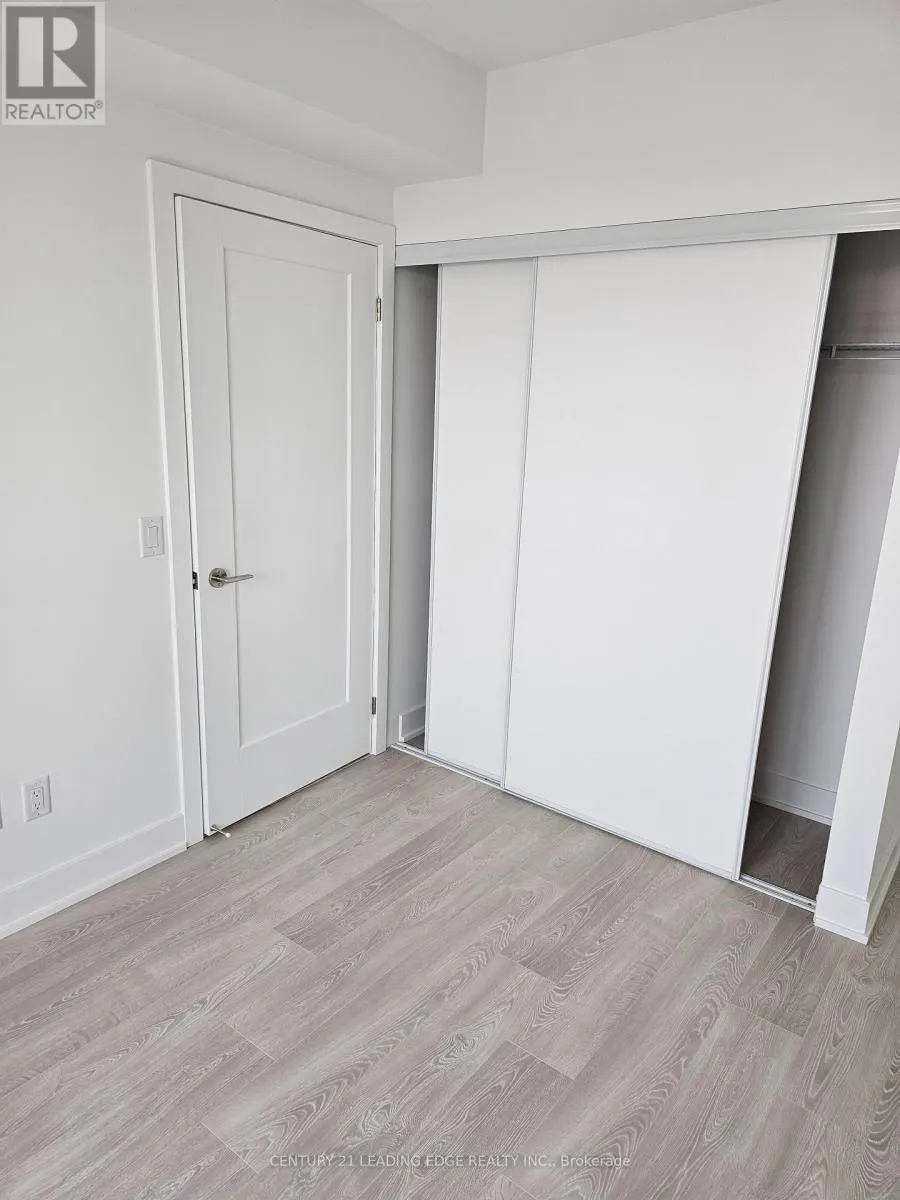 1125 - 2545 SIMCOE STREET N