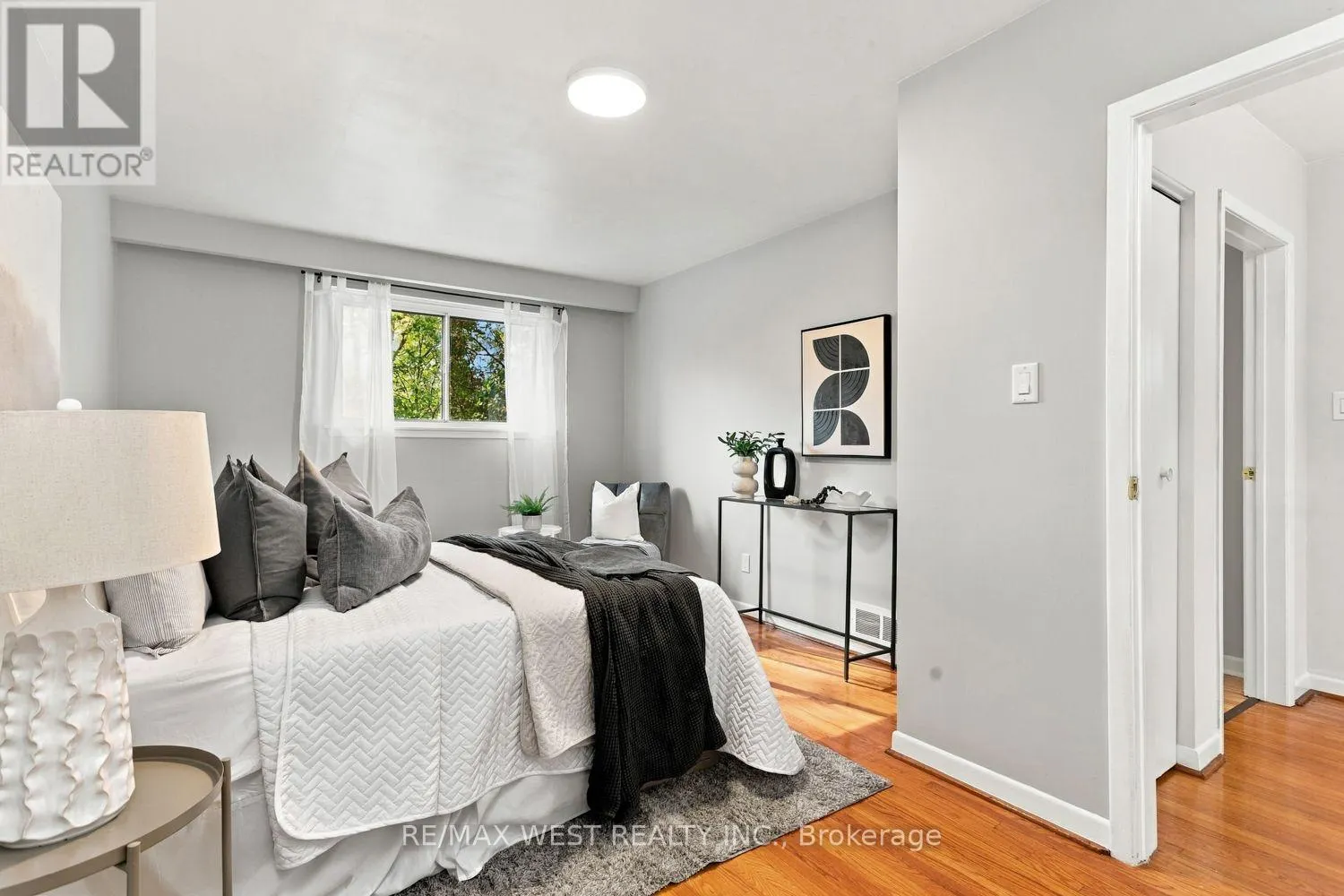 27 GARDENTREE STREET