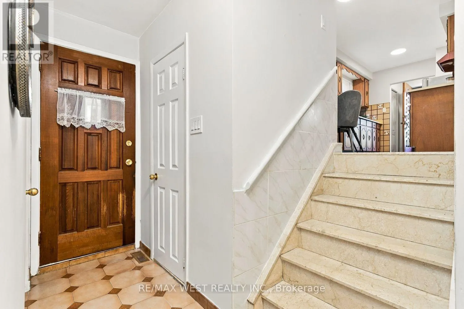 27 GARDENTREE STREET