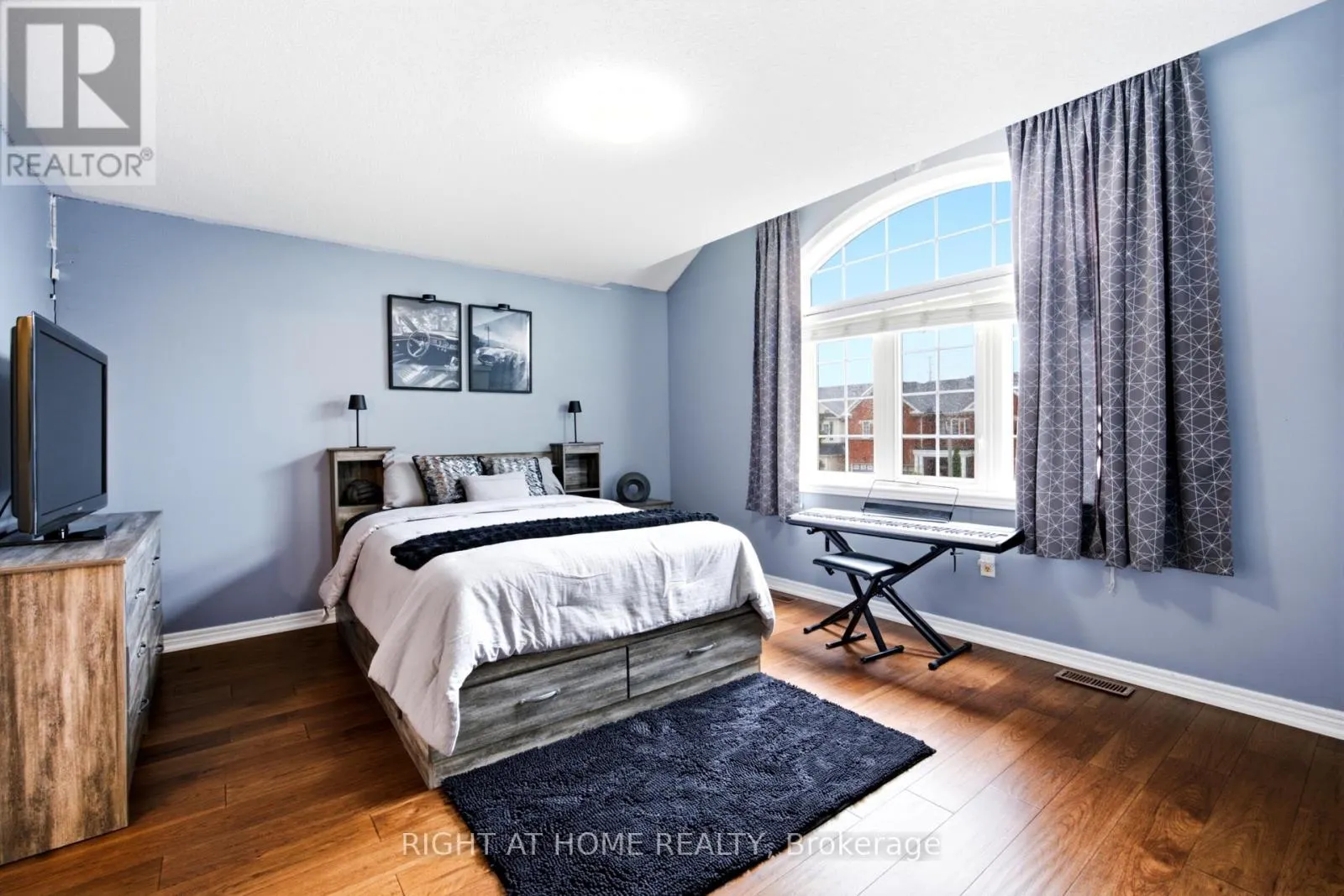 1427 ALDERGROVE COURT