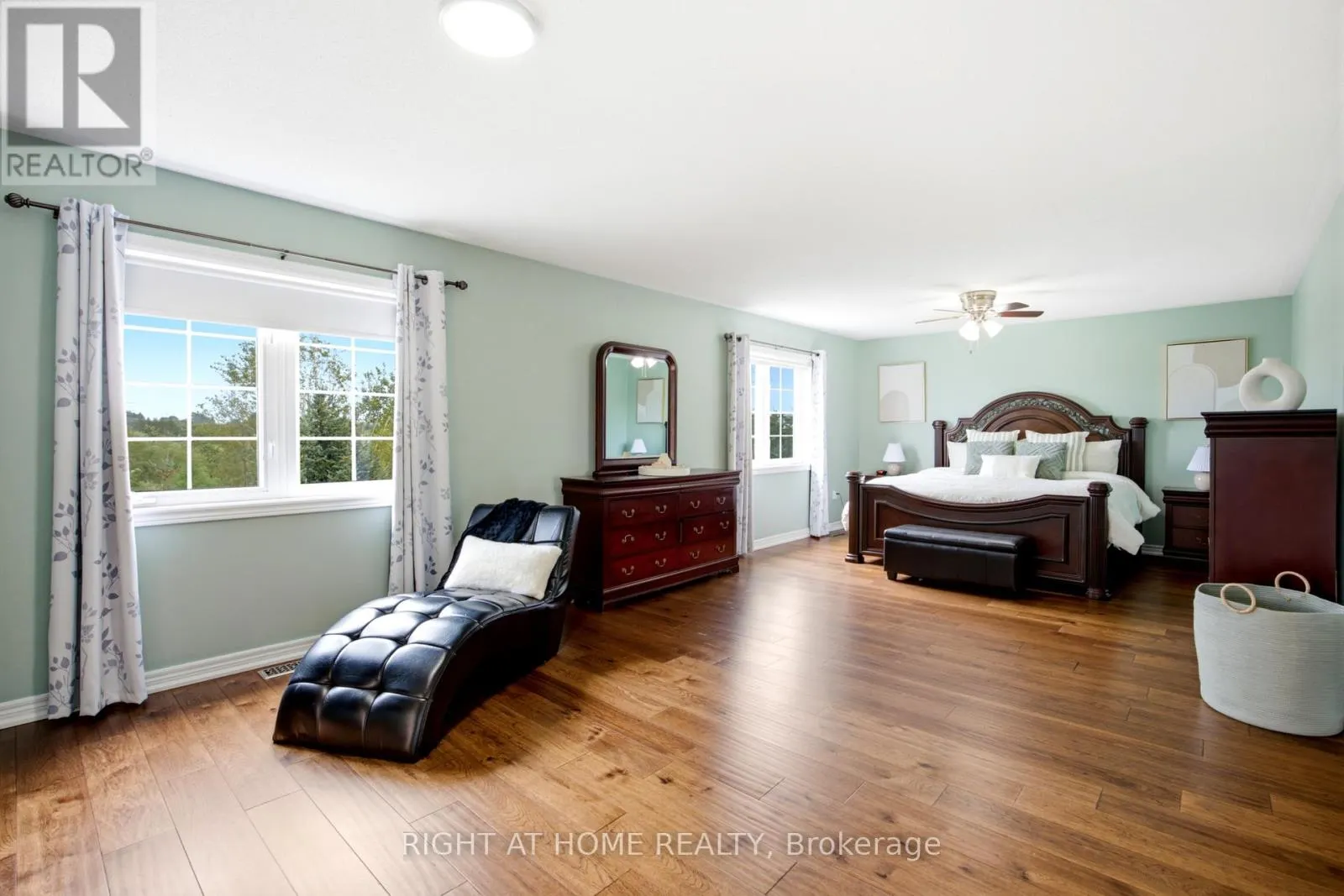 1427 ALDERGROVE COURT
