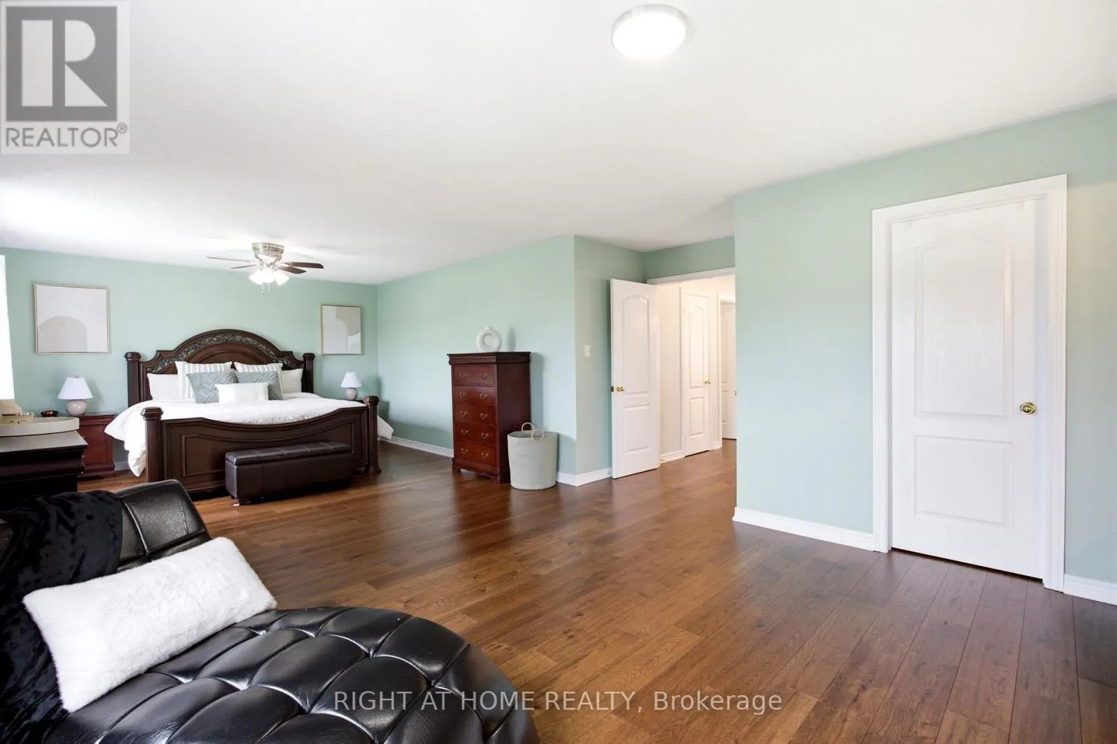 1427 ALDERGROVE COURT