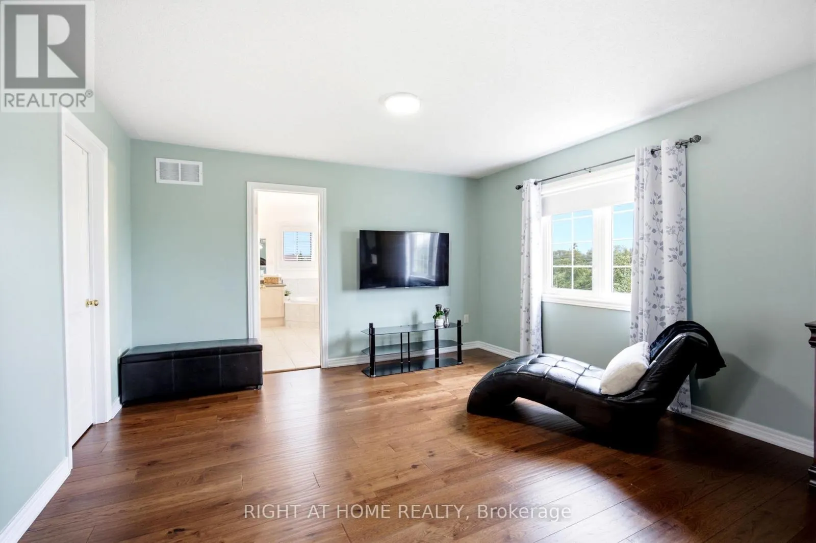 1427 ALDERGROVE COURT
