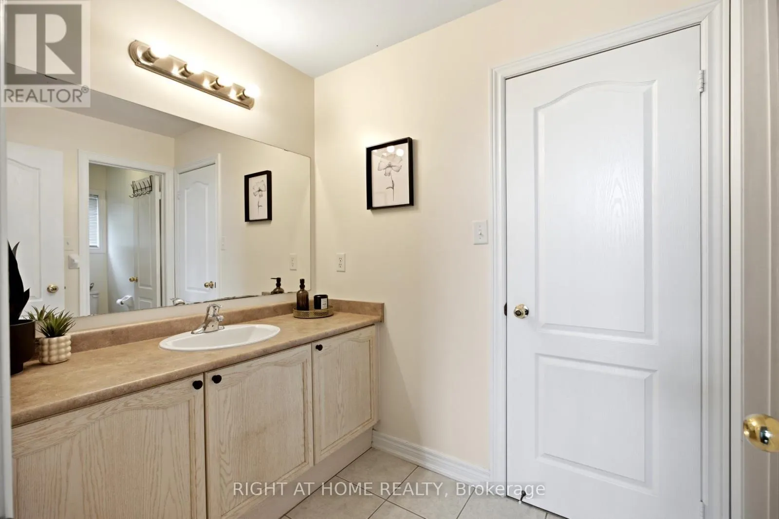 1427 ALDERGROVE COURT